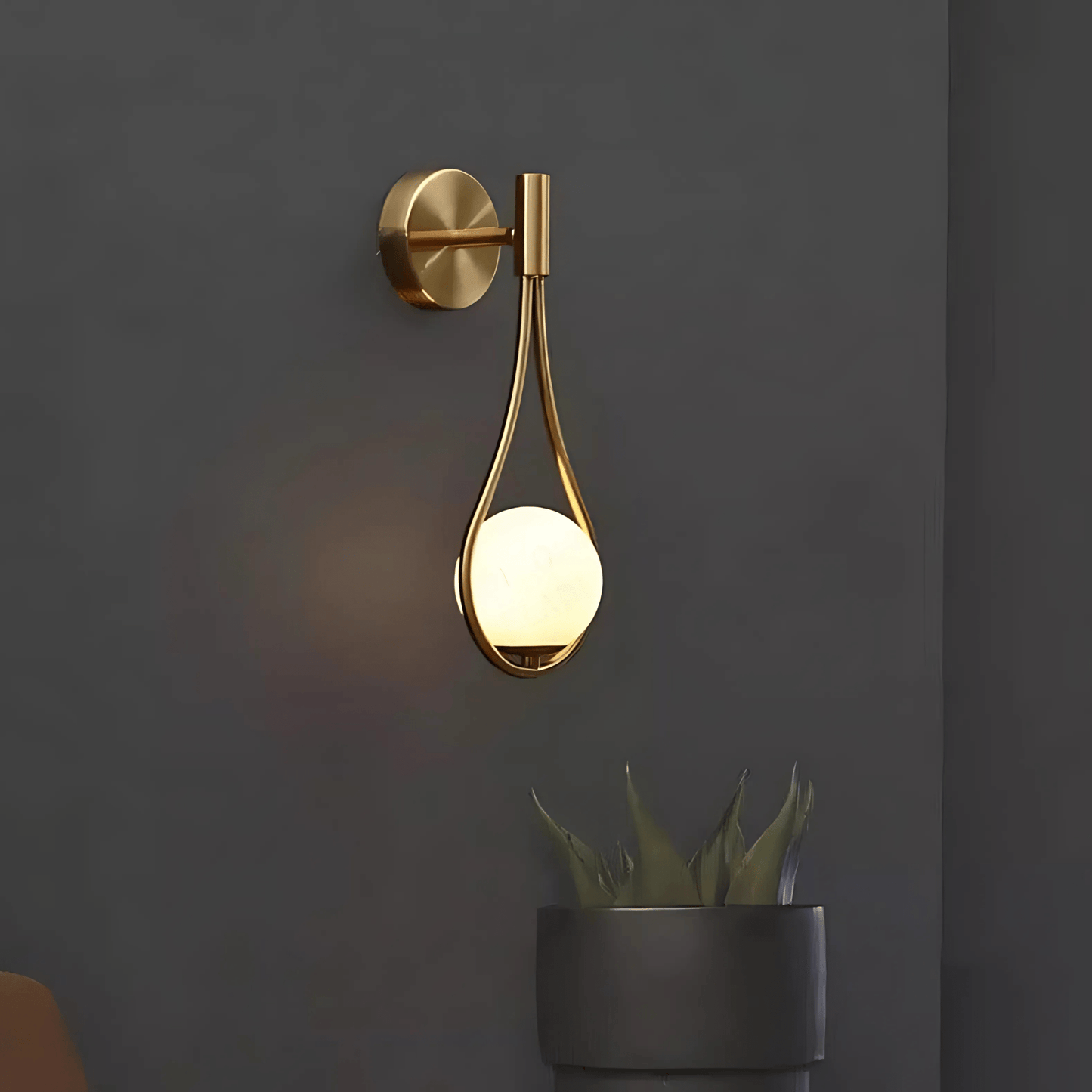 Droplet Gold Or Black Wall Light