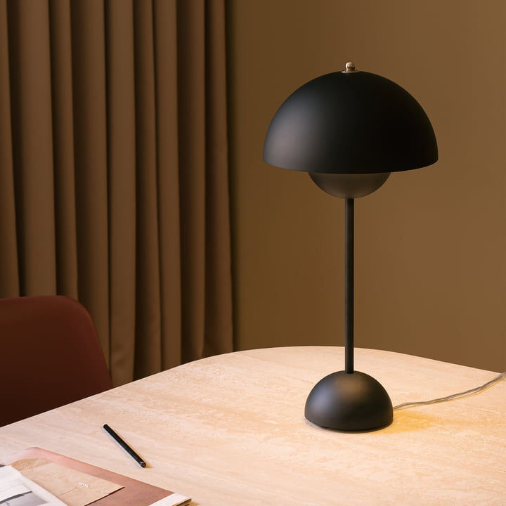 Modern Wireless Table Lamp